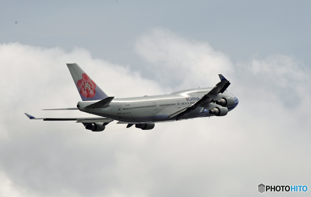 「☁」と China 747-400 B-18203
