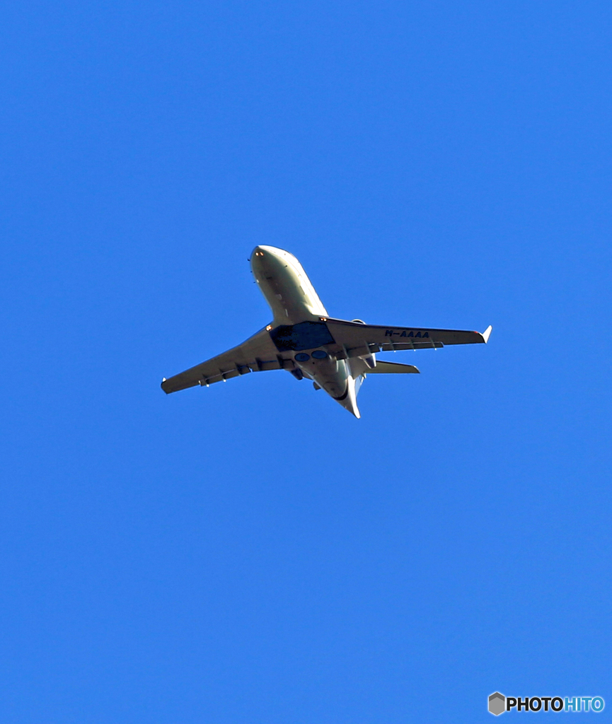 飛行Private:Canadair CL-600-2B16 M-AAAA