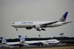 UNITED 777-224ER  着陸