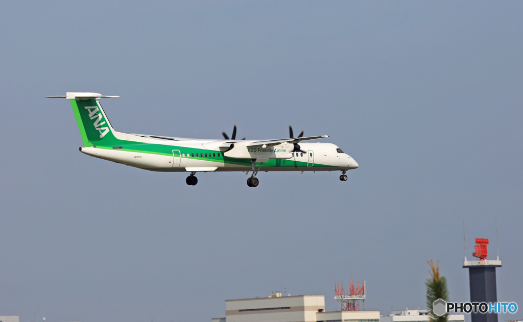 着陸 ANAﾎﾞﾝﾊﾞﾙﾃﾞｨｱDHC-8-400 JA857A