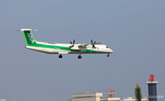 着陸 ANAﾎﾞﾝﾊﾞﾙﾃﾞｨｱDHC-8-400 JA857A