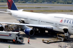 DELTA  747-400