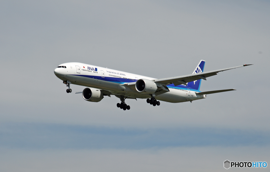 着地前 ANA 777-381 JA781A