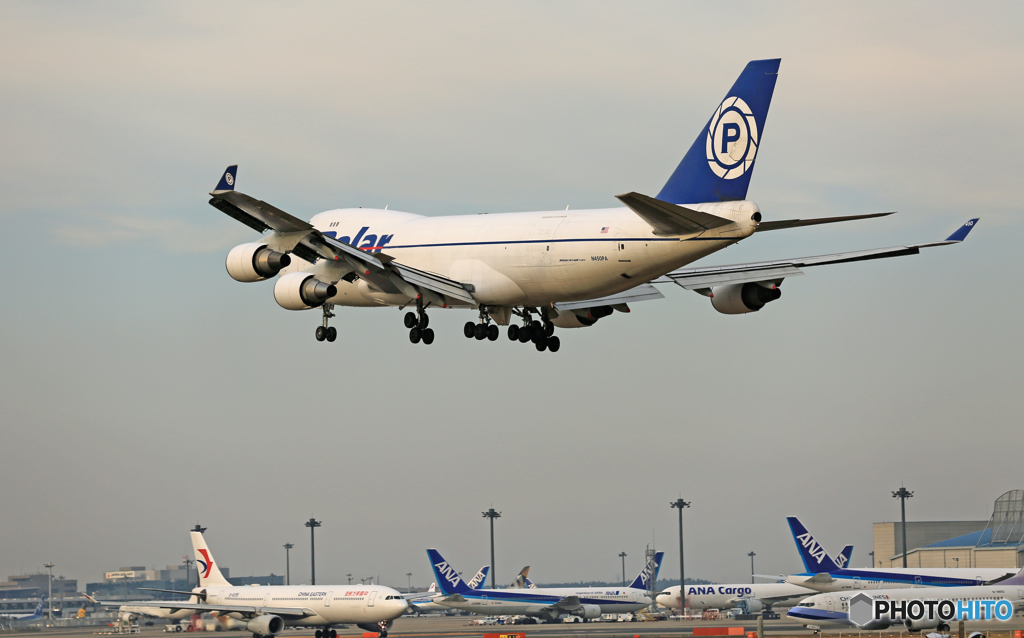着陸  Polar 747-400F N450PA