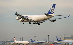 着陸  Polar 747-400F N450PA