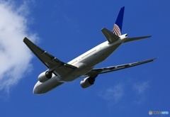 ✈UNITED 777-222 N210UA