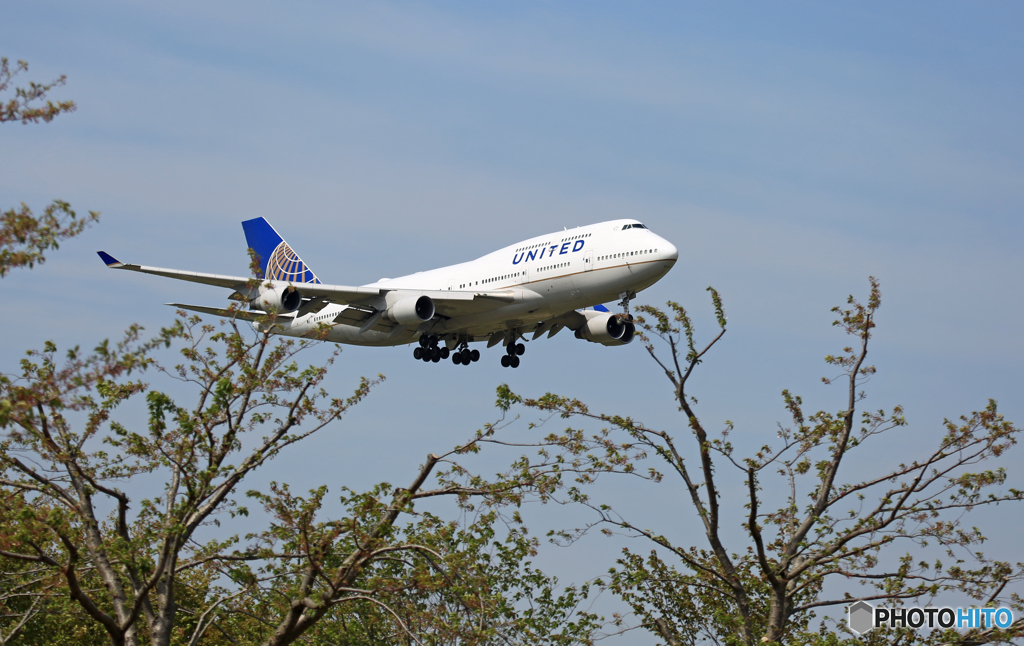着陸 UNITED 747-400 N107UA
