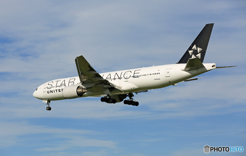 到着 UNITED STAR 777-222 N79404