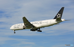 到着 UNITED STAR 777-222 N79404