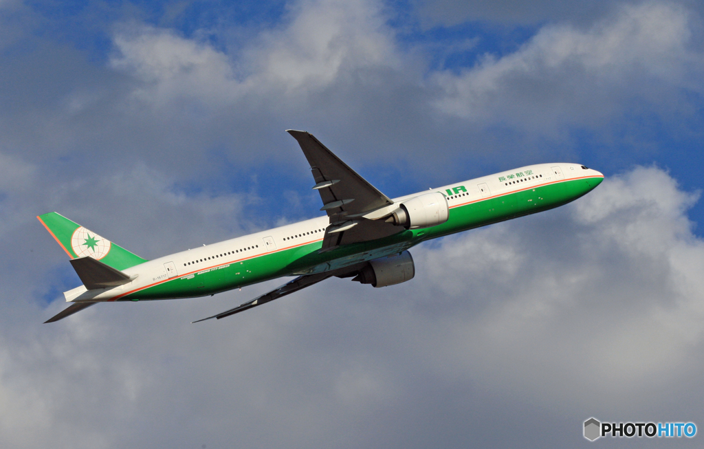 離陸　EVA 777-300 B-16717