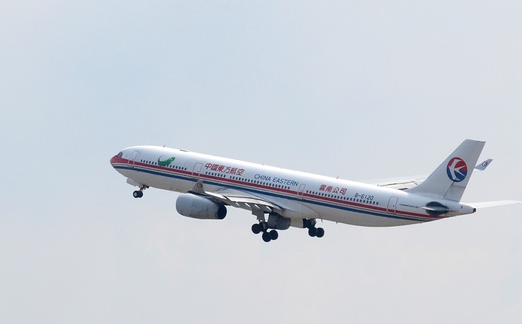 飛び立ち（58）CAINA EASTERN A330-300