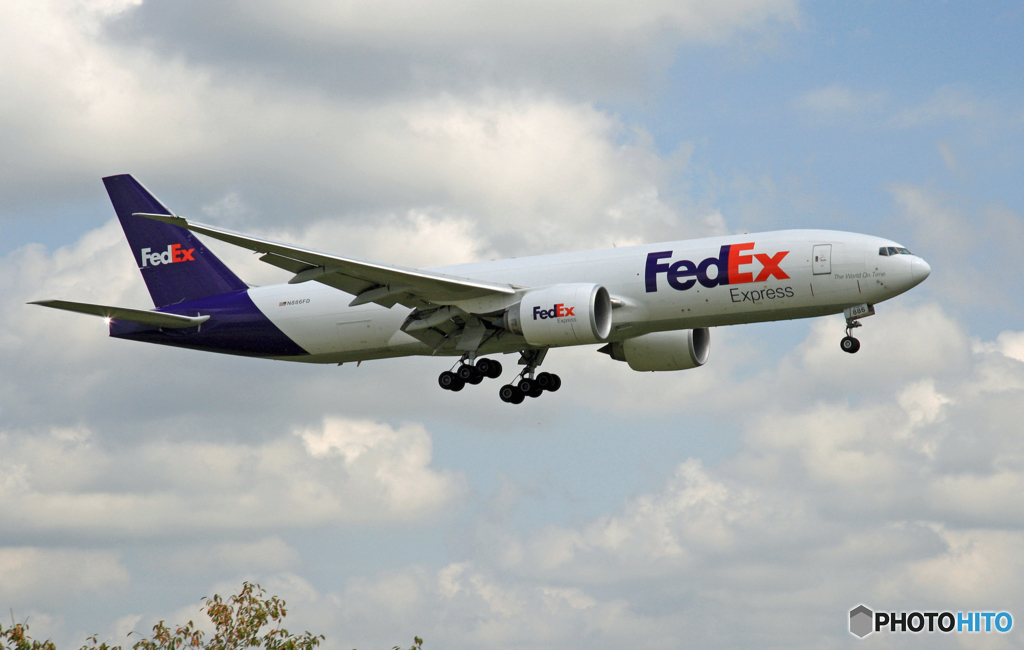 到着　FedEx 777-FS2 N886FD