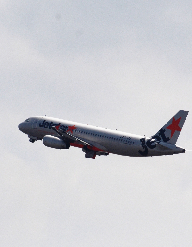 飛び立ち（134）JETSTAR A320-200　