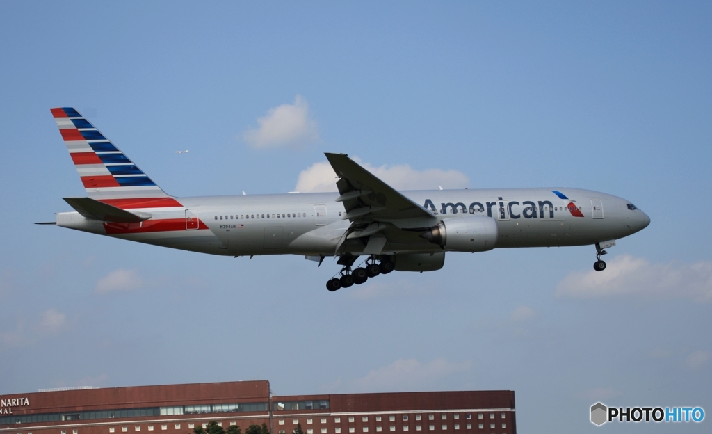 American 777-223 到着　