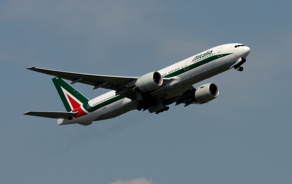 離陸（112）Alitalia 777-243ER 
