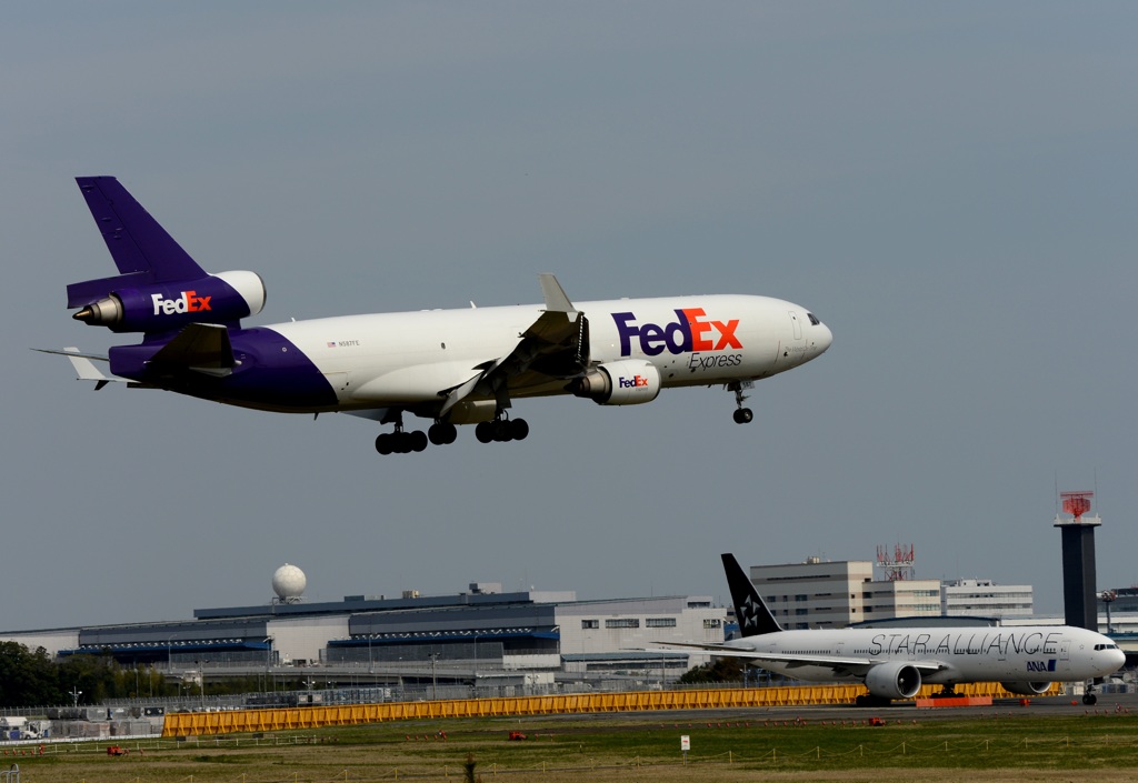 到着　FedEx MD-11