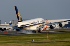到着　SINGAPORE A380-841