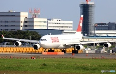 SWISS A340-313 HB-JMN 出発　