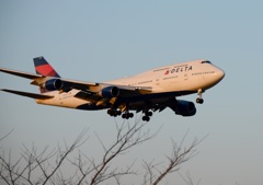 到着 DELTA 747-400