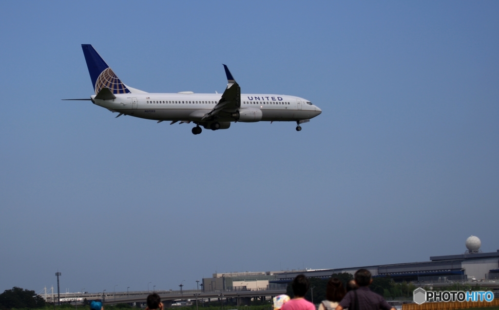 到着　UNITED 737-824