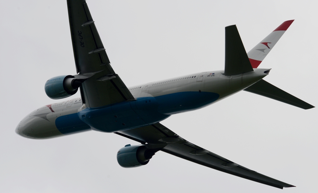 離陸（42）Austrian Air 777-2Z9