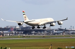 ETIHAD A340-541 着陸 