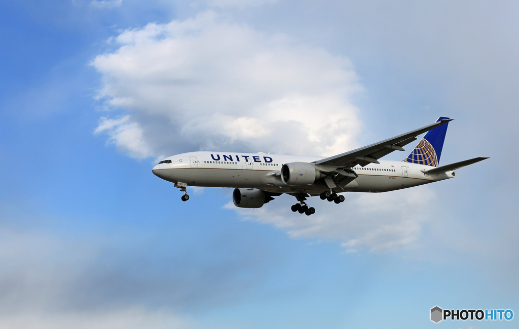 Landing ☀  UNITED 777-224 N79011