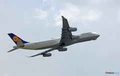 離陸 Lufthansa A340-300 D-AIGE