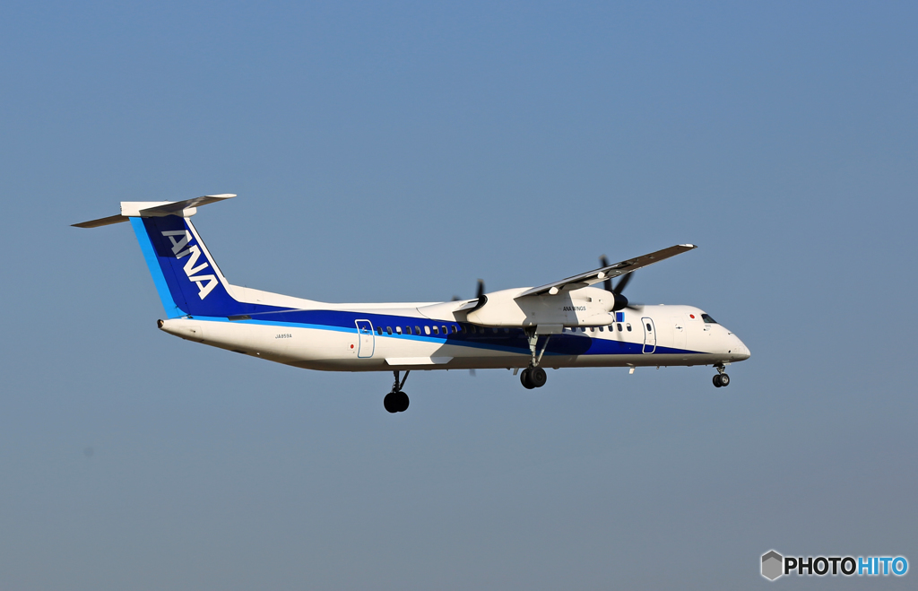 到着 ANA ﾎﾞﾝﾊﾞﾙﾃﾞｨｱ Dash8-Q400 JA859A