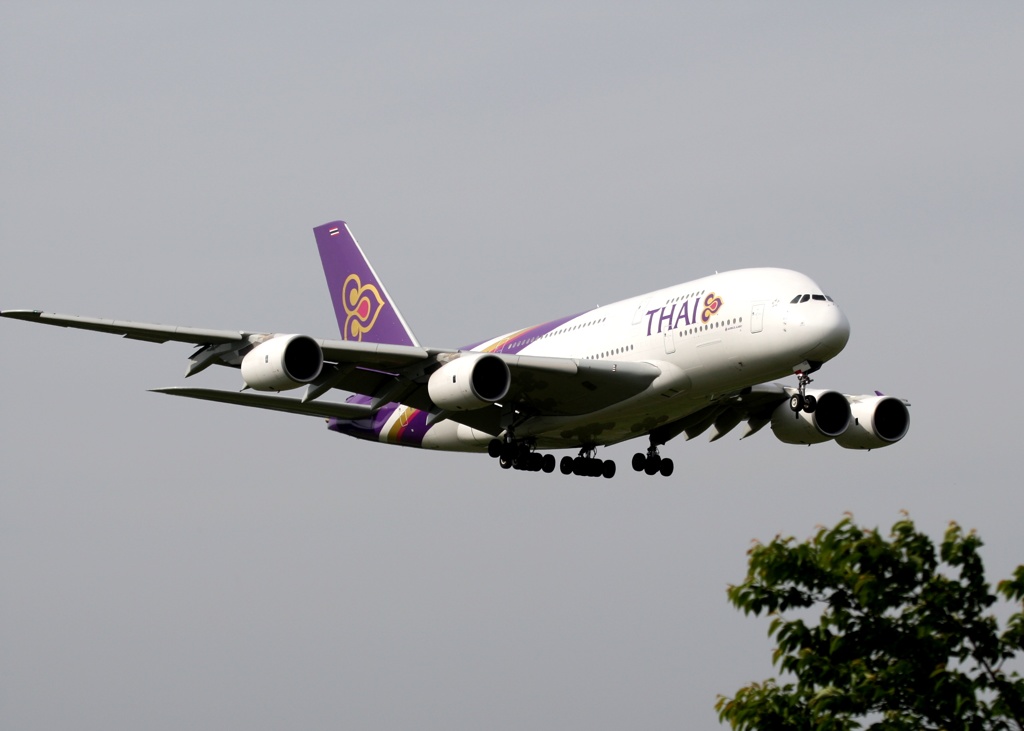 着陸　THAI A380-841