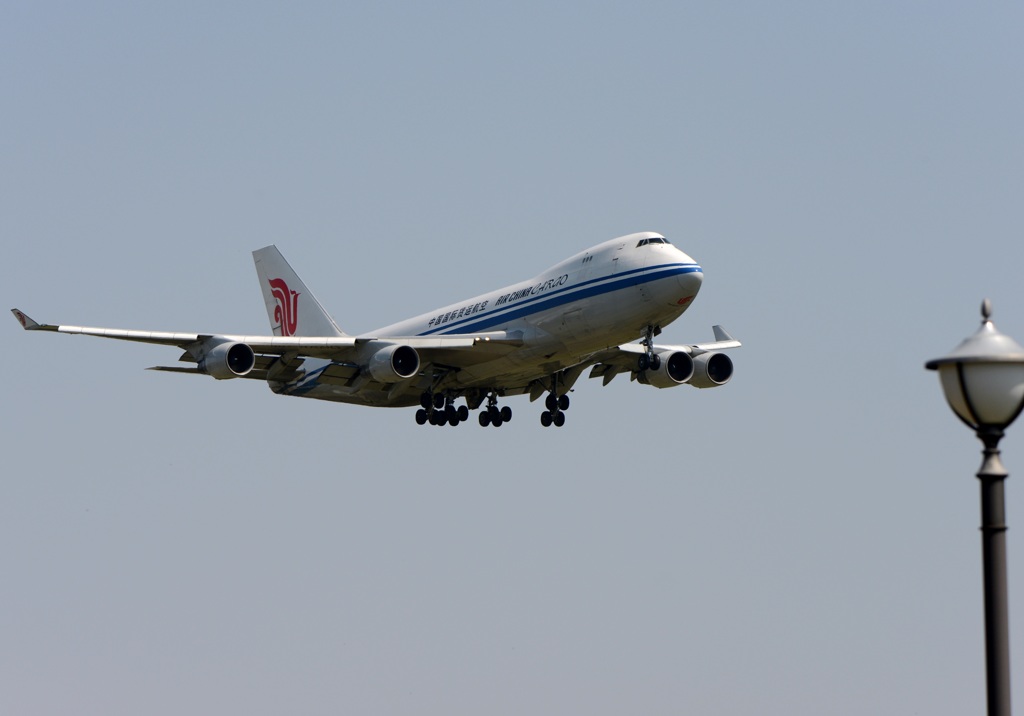 Air China 747-412F 到着　