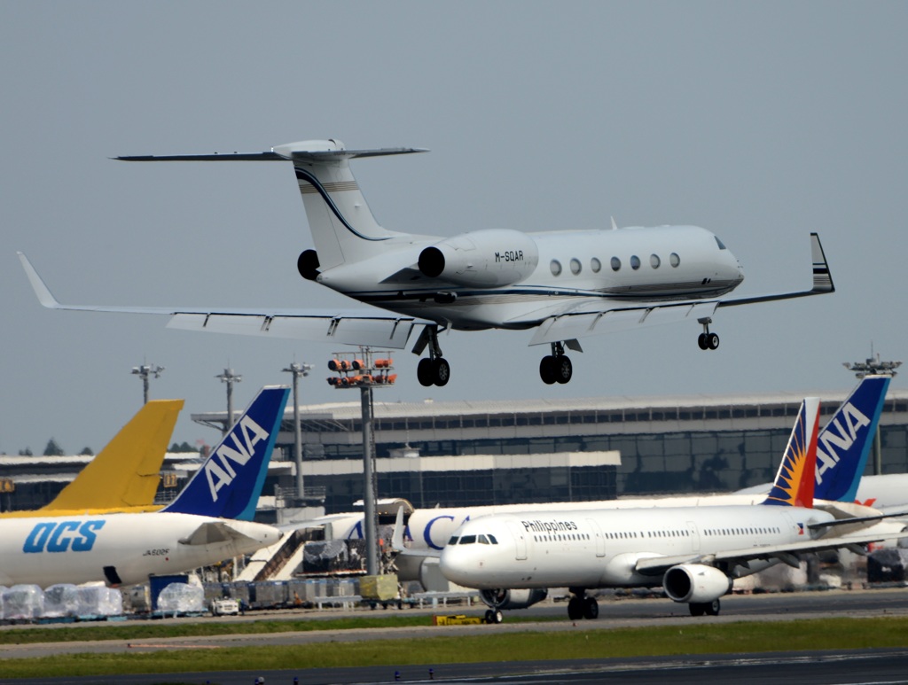 到着　Gulfstream G550　混んでいるね！