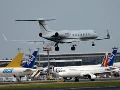 到着　Gulfstream G550　混んでいるね！