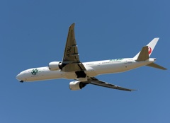 離陸 JAL 777-300 