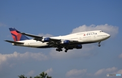 DELTA 747-400 到着　