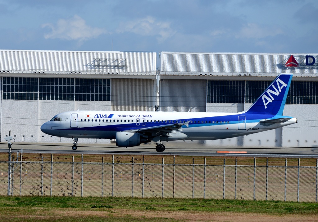  ANA A320-211 