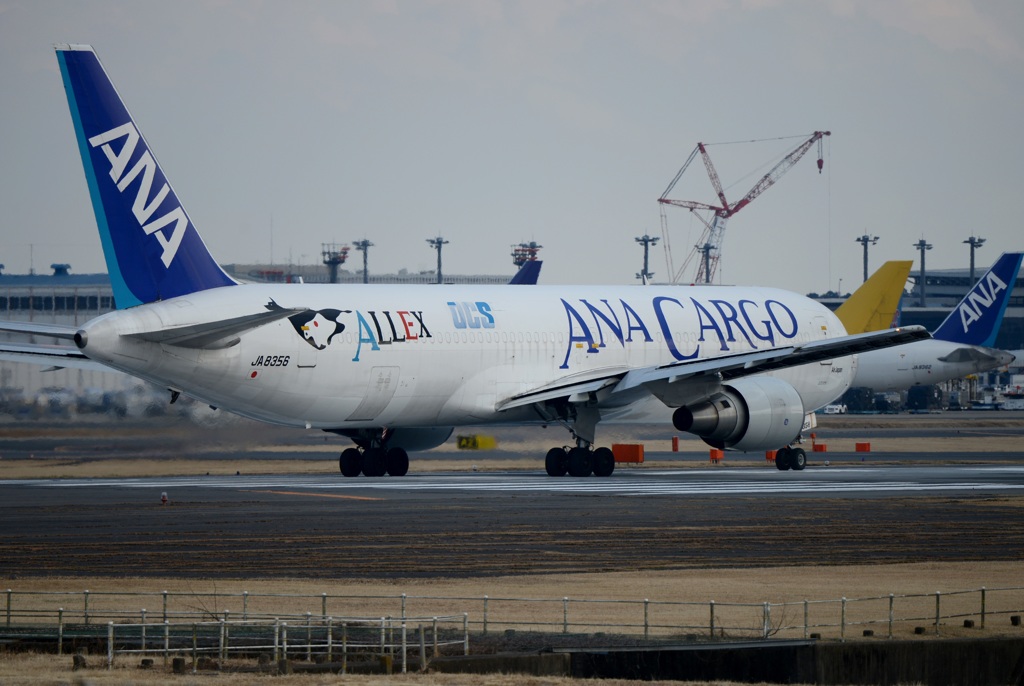 ANA Cargo 767-381 出発