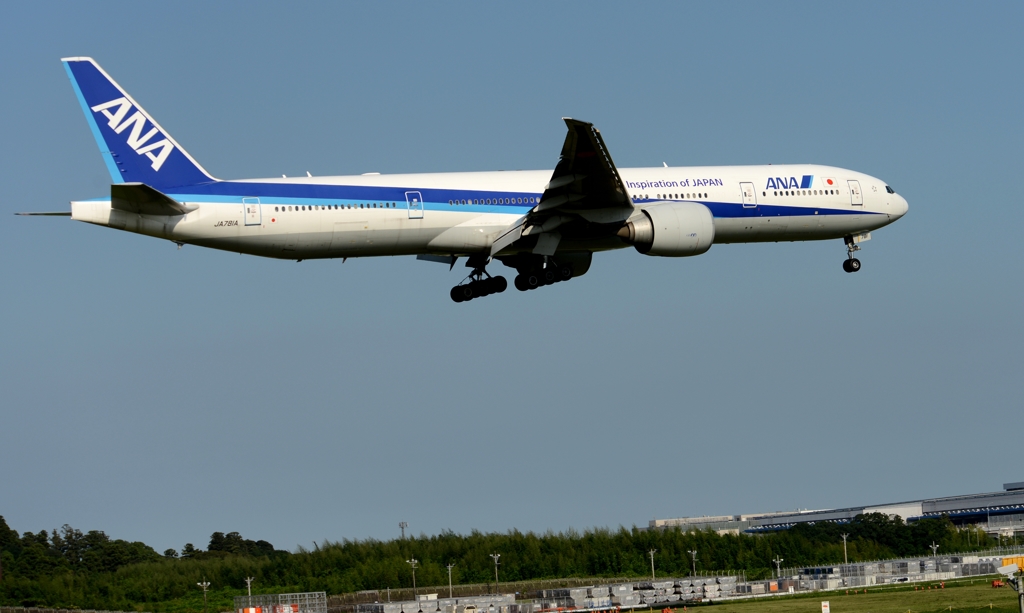 着陸（57）ANA 777-300ER 