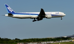 着陸（57）ANA 777-300ER 