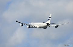 出発 Finnair A340-313 OH-LQE