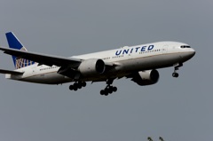 着陸　UNITED 777-224