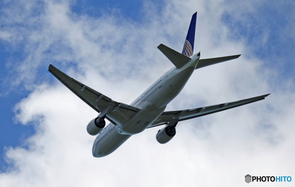 離陸 UNITED 777-222 N212UA 