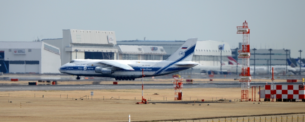 ｱﾝﾄﾉﾌ　An-124　着陸