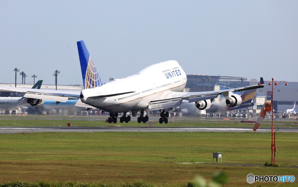 到着　UNITED 747-400 N104UA