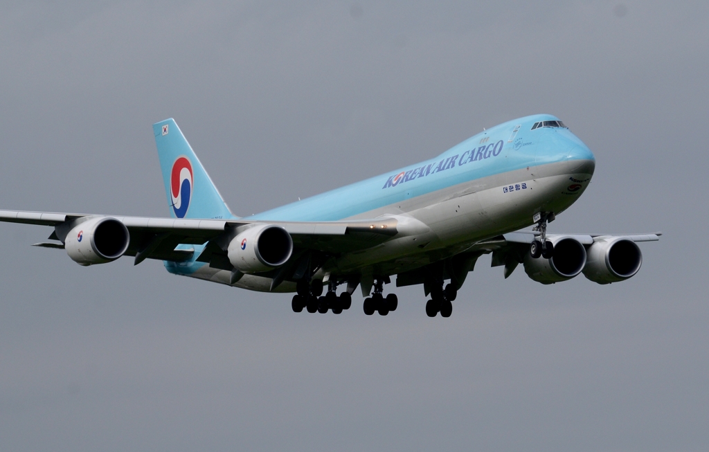 着陸（117）KOREAN CARGO 747-8F　