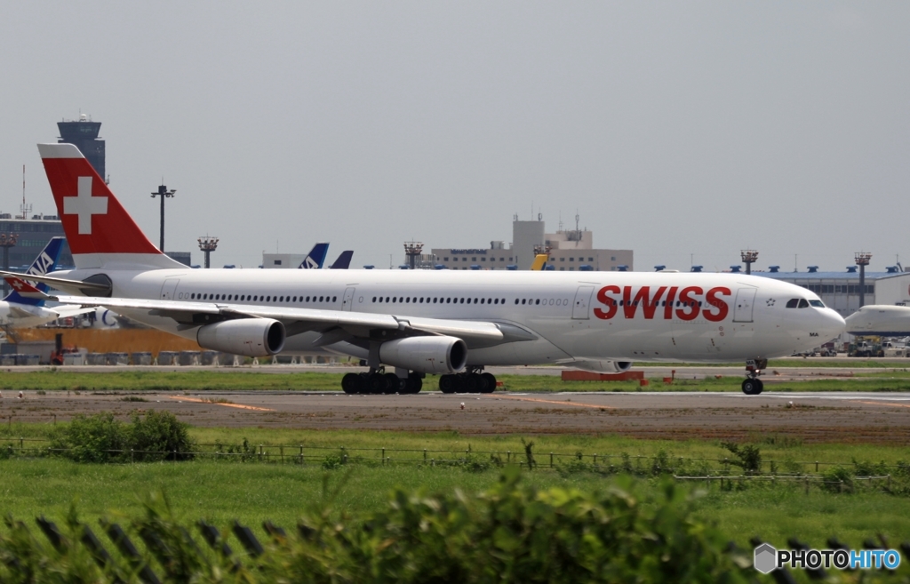 出発　SWISS A340-313
