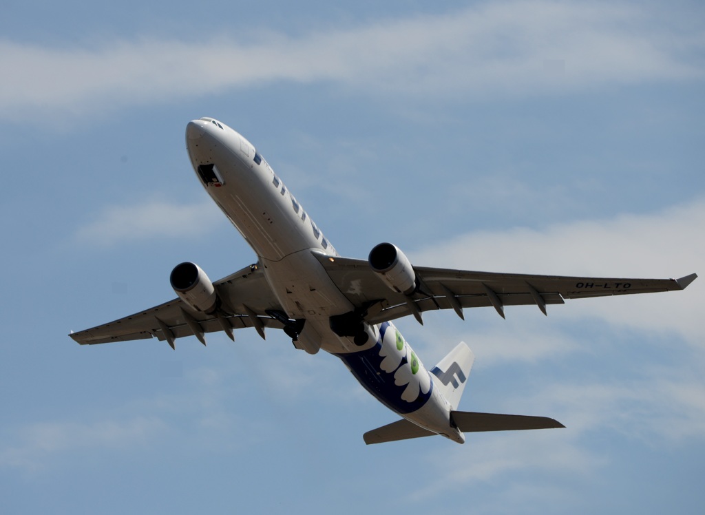 出発  FINNER A330-300 