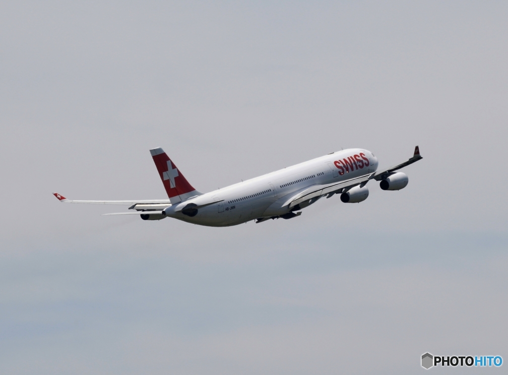 出発　Swiss A340-313 