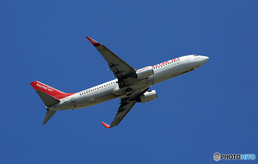 飛び立ち ESTERJET 737-800 HL8036