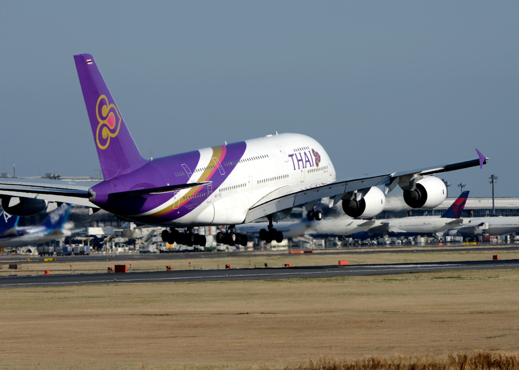 Thai A380-841 着陸